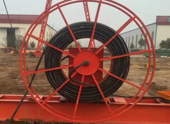 龍門吊的龍門吊電纜卷筒的基本工作原理是什么？